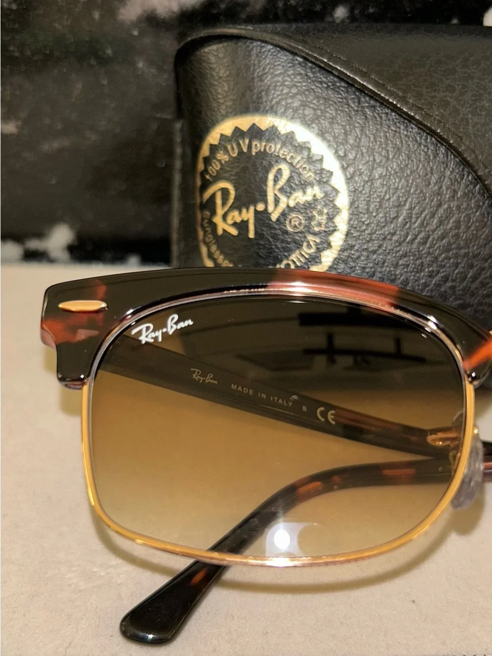 Ray-Ban woman’s Tortoise & Gold Sunglasses with Brown Gradient polarized Lenses